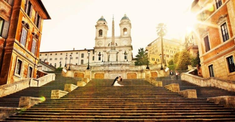 Wedding_photo_on_the_Spanish_steps_in_Rome-750x388