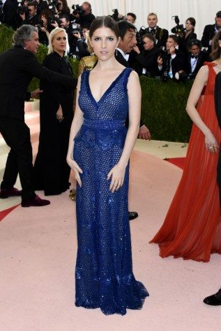 ANNA-KENDRICK-In-Derek-Lam.-317x475