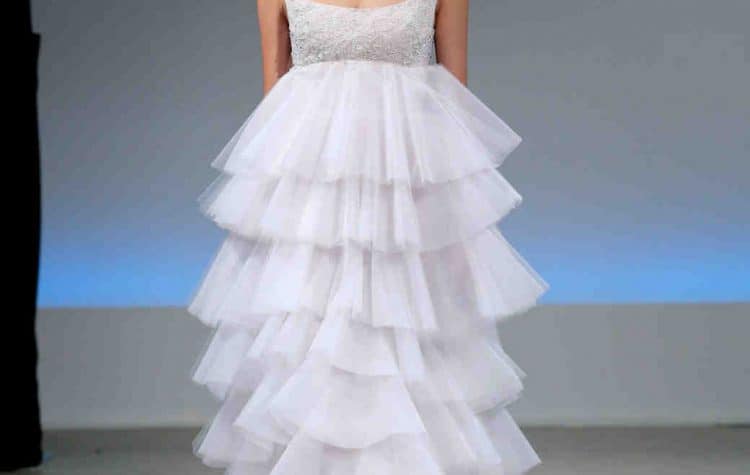 isabelle-armstrong-wedding-dress-fall2017-6203351-022_vert-750x475