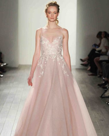 vestido-de-noiva-rose-quartz-.blush-wedding-dress-fall2017-6203351-006_vert-380x475