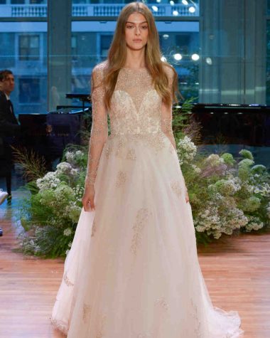 vestido-de-noiva-rose-quartz-Monique-Lhuillier-wedding-dress-fall2017-62033510-005_vert-380x475