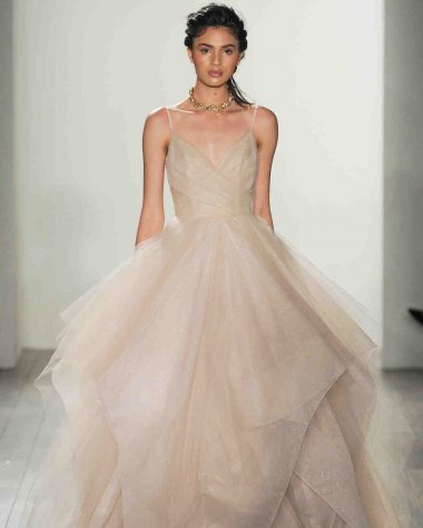 vestido-de-noiva-rose-quartz-hailey-paige-wedding-dress-fall2017-6203351-010_vert-380x475