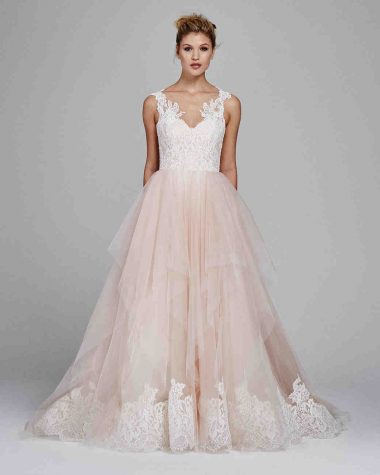 vestido-de-noiva-rose-quartz-kelly-faetanini-wedding-dress-fall2017-002_vert-380x475