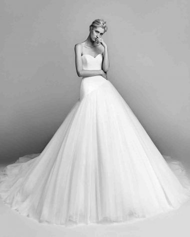 viktor-and-rolf-fall-2017-wedding-dress-005_vert-380x475