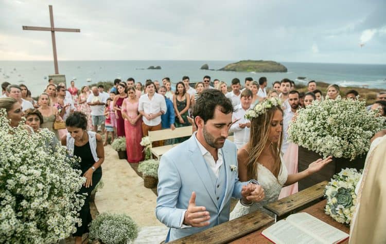Camila-e-Lucca-Casamento-na-praia-Cerimônia-Fernando-de-Noronha-Marcela-Montenegro-CaseMe-Revista-de-casamentoCB025925-750x475