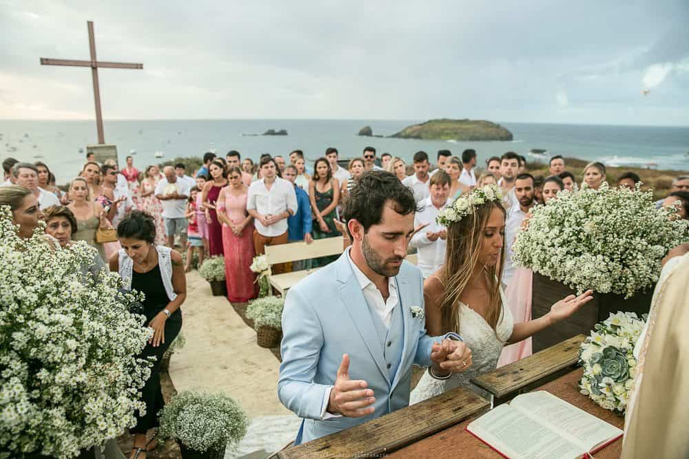 Camila-e-Lucca-Casamento-na-praia-Cerimônia-Fernando-de-Noronha-Marcela-Montenegro-CaseMe-Revista-de-casamentoCB025925