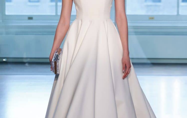 minimalismo-justin-alexander-wedding-dresses-spring-2019-008-1-750x475