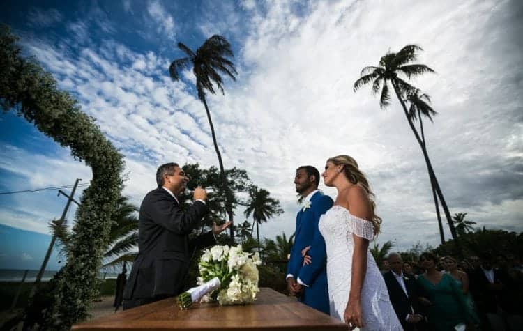 B-BLUE-BEACHOUSES-bahia-casamento-ao-ar-livre-casamento-julia-e-diogo-casamento-na-praia-cerimônia-fotografia-Bianca-Martinez-casamento-18-750x475