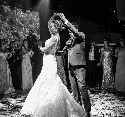 dança-dos-noivos-casamento-tradicional-dani-e-dante-anna-e-ricky-foto-511x475