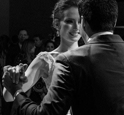 dança-dos-noivos-casamento-tradicional-dani-e-dante-foto-anna-e-ricky-512x475