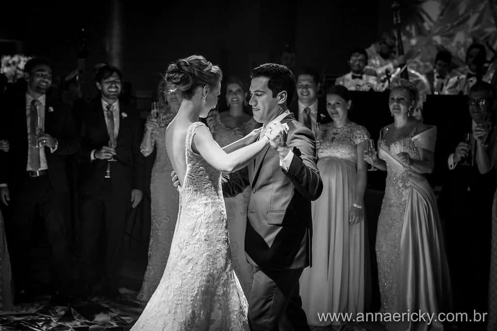 dança-dos-noivos-casamento-tradicional-dani-e-dante-fotografia-anna-e-ricky