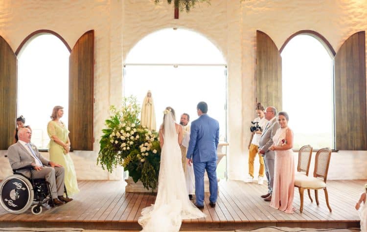 AL-Aline-e-Mauricio-capela-dos-milagres-casamento-casamento-na-praia-cerimonia-na-igreja-noivos-na-igreja88-750x475