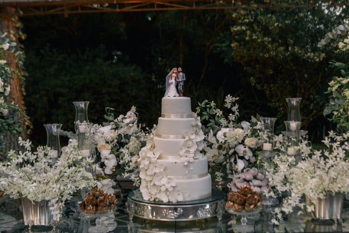 bolo-de-casamento-casamento-Marcela-e-Luciano-decoracao-da-festa10-713x475