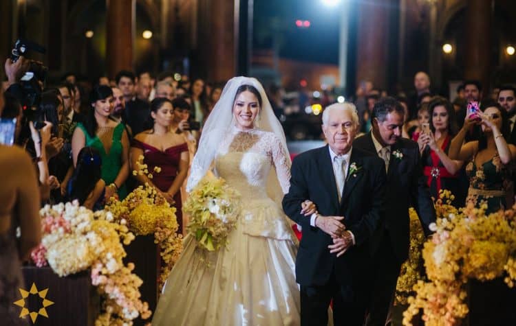 Casamento-Isadora-e-Americo-foto-Bruno-Miranda-foto-Clarté-noivos-na-igreja23-750x475
