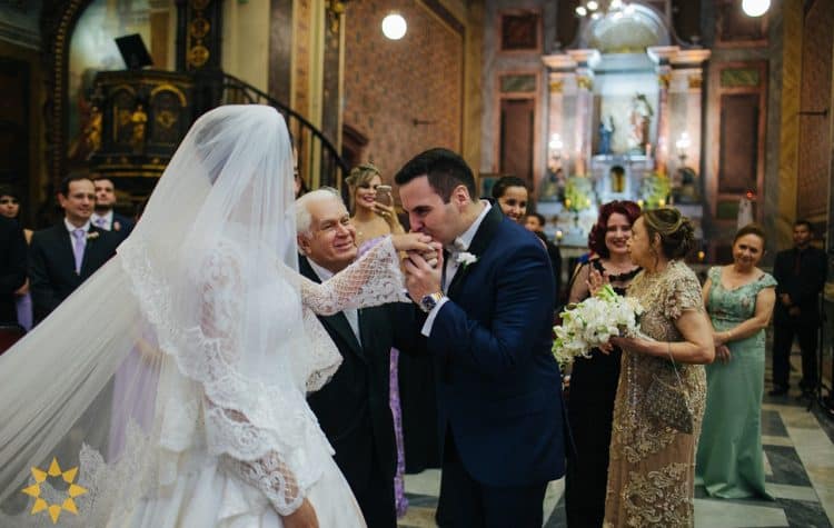 Casamento-Isadora-e-Americo-foto-Bruno-Miranda-foto-Clarté-noivos-na-igreja24-750x475