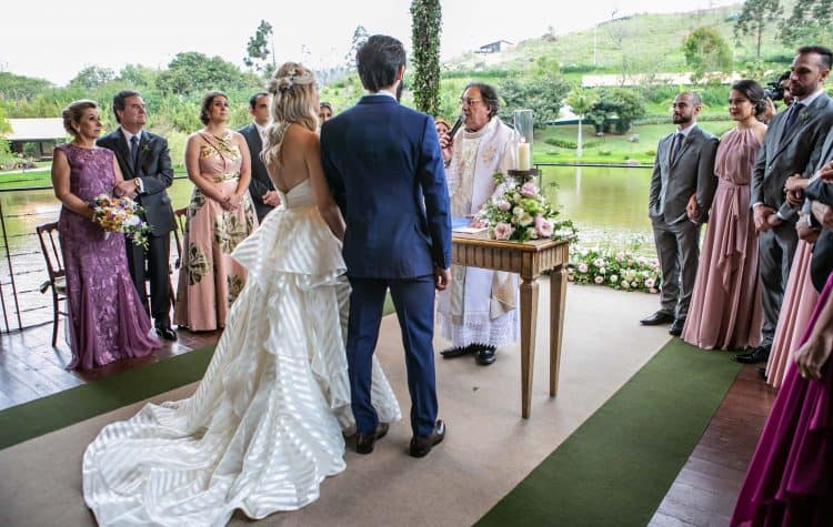 Casamento-Milene-e-Leonardo-cerimonia-ao-ar-livre-decoracao-da-festa-Roberto-Tamer-terras-claras181-750x475