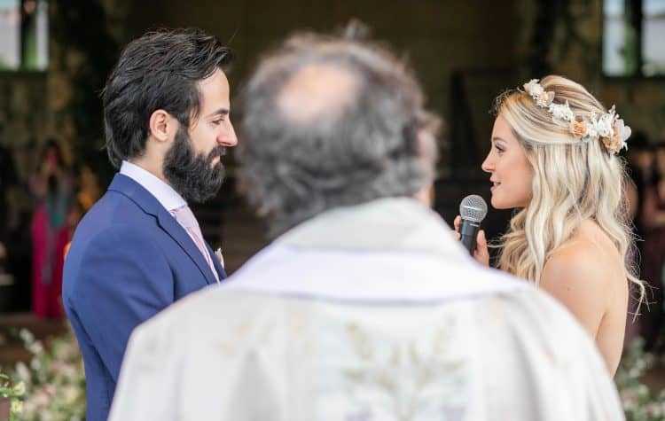 Casamento-Milene-e-Leonardo-cerimonia-ao-ar-livre-decoracao-da-festa-Roberto-Tamer-terras-claras186-750x475