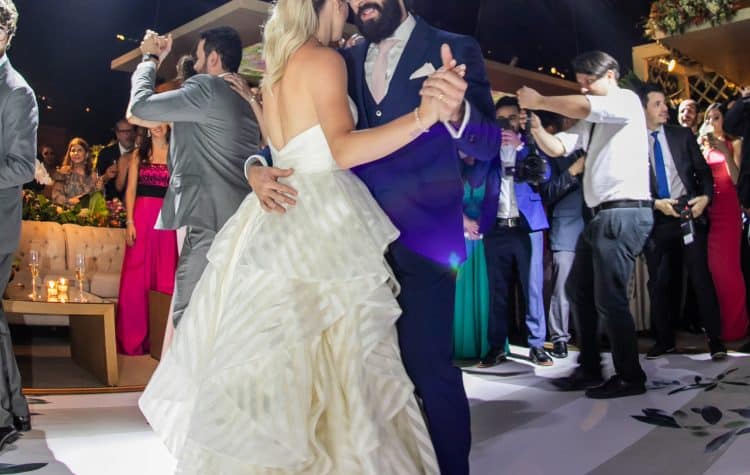 Casamento-Milene-e-Leonardo-danca-do-casal-decoracao-da-festa-Roberto-Tamer-terras-claras272-750x475