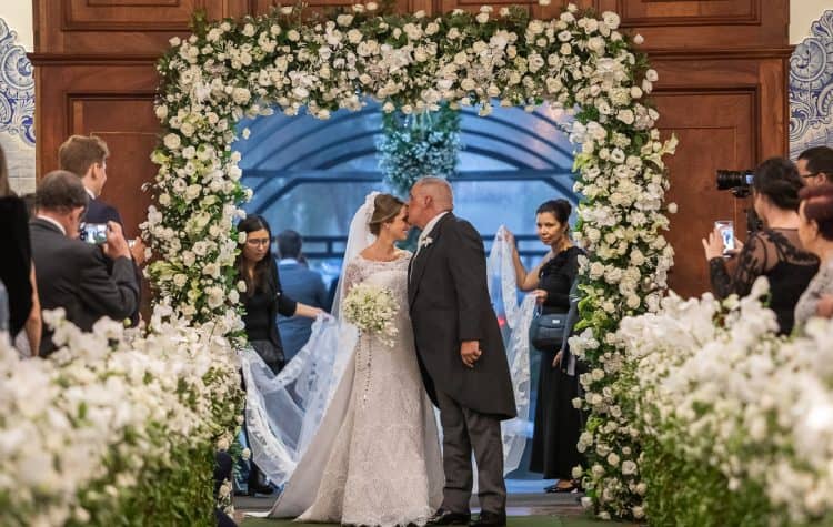 Casamento-Fernanda-e-André-cerimonia-na-igreja-entrada-da-noiva-fotografia-Cissa-Sannomiya-Paróquia-Nossa-Senhora-do-Brasil-e-Palácio-Tangará24-750x475