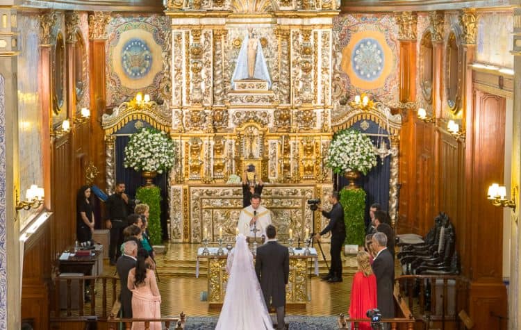 Casamento-Fernanda-e-André-cerimonia-na-igreja-fotografia-Cissa-Sannomiya-Paróquia-Nossa-Senhora-do-Brasil-e-Palácio-Tangará27-750x475