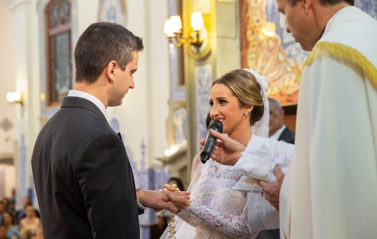 Casamento-Fernanda-e-André-cerimonia-na-igreja-fotografia-Cissa-Sannomiya-Paróquia-Nossa-Senhora-do-Brasil-e-Palácio-Tangará33-750x475