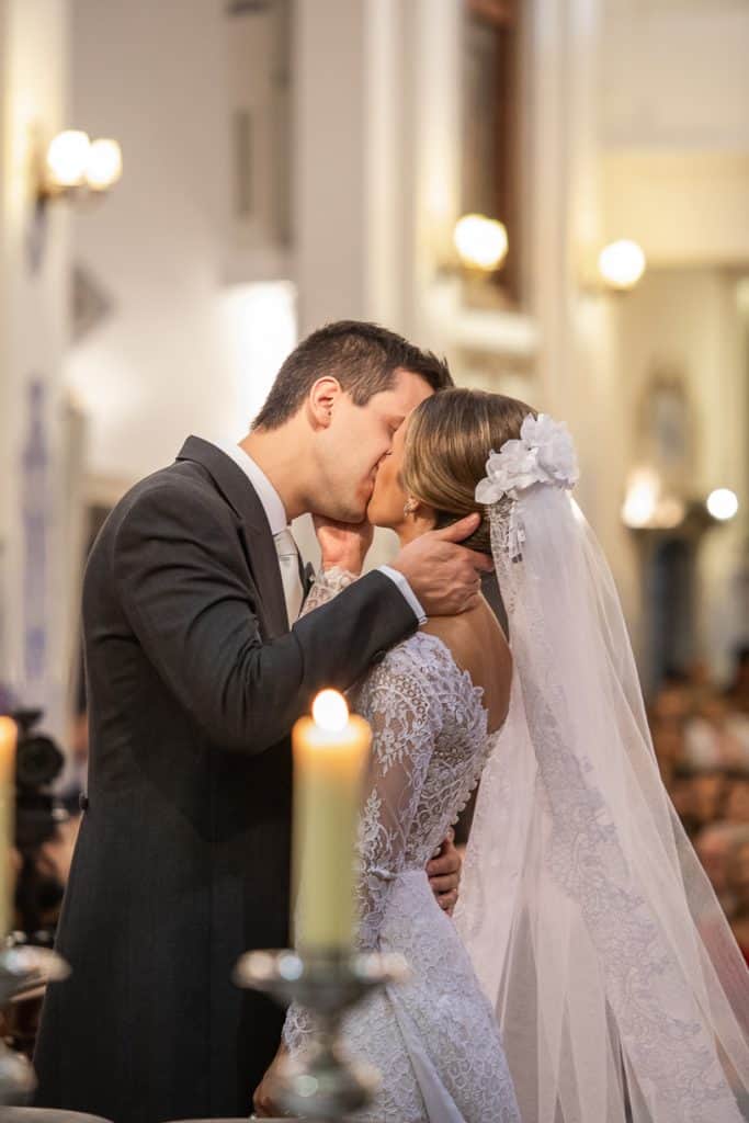 Casamento-Fernanda-e-André-cerimonia-na-igreja-fotografia-Cissa-Sannomiya-Paróquia-Nossa-Senhora-do-Brasil-e-Palácio-Tangará38-683x1024