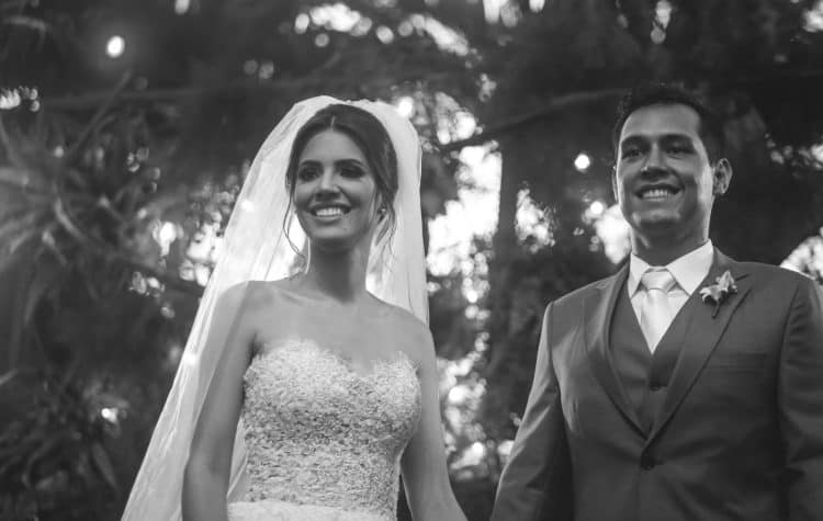 Casamento-Raquel-e-Hugo-cerimonia-ao-ar-livre-foto-dos-noivos-Ricardo-Nascimento-Usina-Dois-Irmaos40-750x475