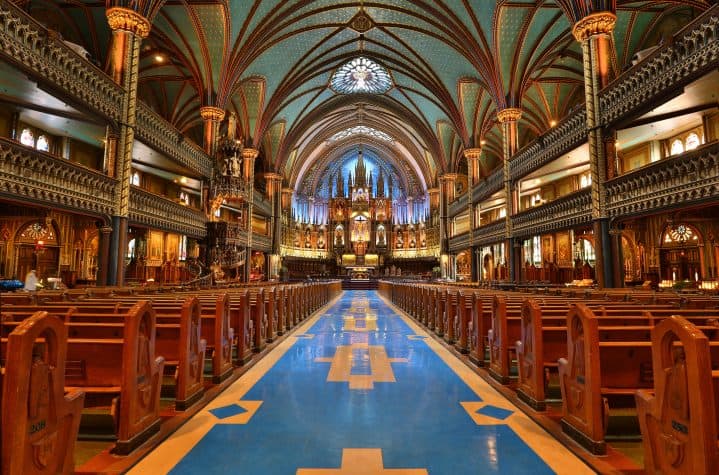 Interior-da-Basílica-de-Notre-Dame-719x475