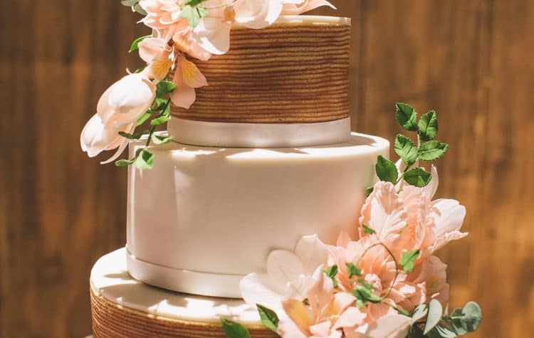 Tipos de bolo de casamento: Qual faz mais o seu estilo? - Revista, Site de  Casamento e Lista de Presentes %