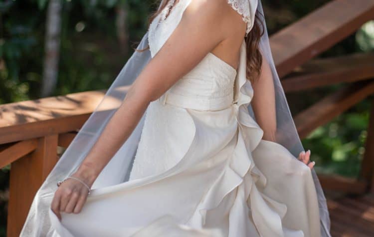 beleza-da-noiva-Casamento-Juliana-e-Sebastian-making-of-Pousada-La-Belle-Bruna-vestido-de-noiva106-750x475