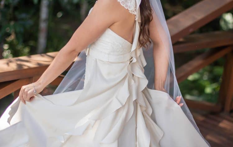 beleza-da-noiva-Casamento-Juliana-e-Sebastian-making-of-Pousada-La-Belle-Bruna-vestido-de-noiva107-1-750x475