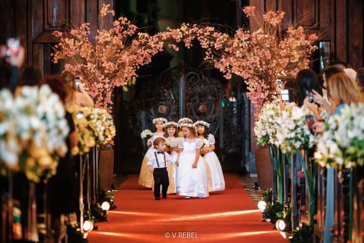 casamento-Caroline-e-Breno-casamento-clássico-cerimonia-na-igreja-daminhas-e-pajens-fotografia-VRebel32-713x475