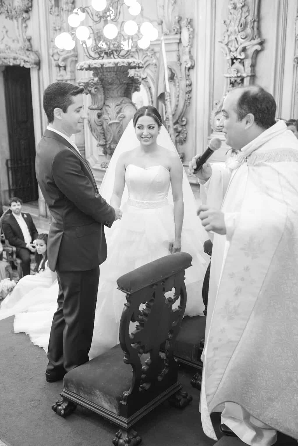 casamento-Karynna-e-Fernando-cerimonia-na-igreja-cerimonial-TCD-Eventos-fotografia-Marina-Fava-Igreja-São-Francisco-de-Paula61