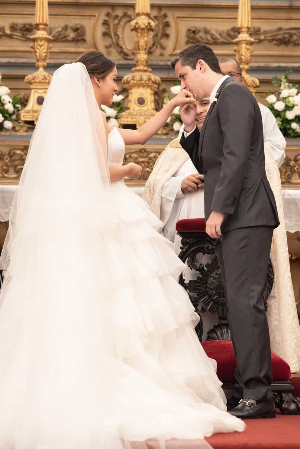 casamento-Karynna-e-Fernando-cerimonia-na-igreja-cerimonial-TCD-Eventos-fotografia-Marina-Fava-Igreja-São-Francisco-de-Paula66
