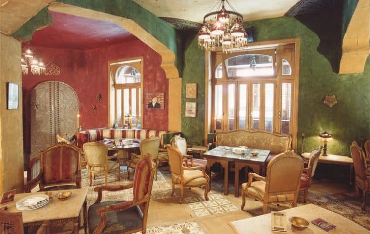 Abou-el-Sid-é-um-autêntico-restaurante-egípcio-tanto-na-decoração-quanto-nos-pratos-que-compõem-o-menu.-750x475