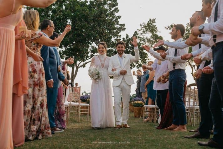 Casa-da-Maria-casamento-Mariana-e-Luan-Castelhanos-cerimonia-ao-ar-livre-cerimonia-na-praia-cerimonial-Vivianne-Melo-Espirito-Santo-festa-de-casamento-Fotografia-Mariana-Andrich-pista21-712x475