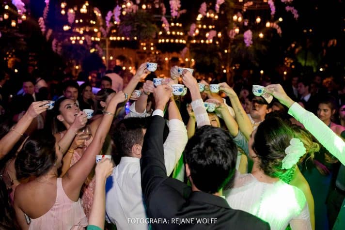 Casamento-Verane-e-Bruno-fotografia-Rejane-Wolff-hora-do-buque-Rej-Terras-de-Clara12-712x475