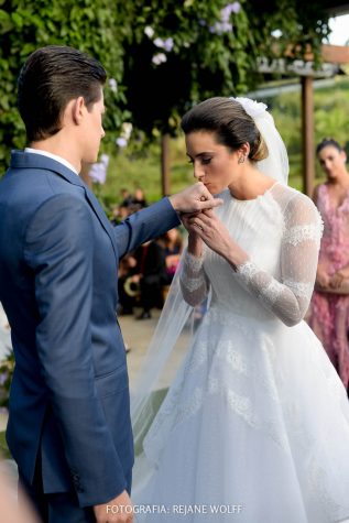 Casamento-Verane-e-Bruno-fotografia-Rejane-Wolff-hora-do-buque-Rej-Terras-de-Clara7-317x475