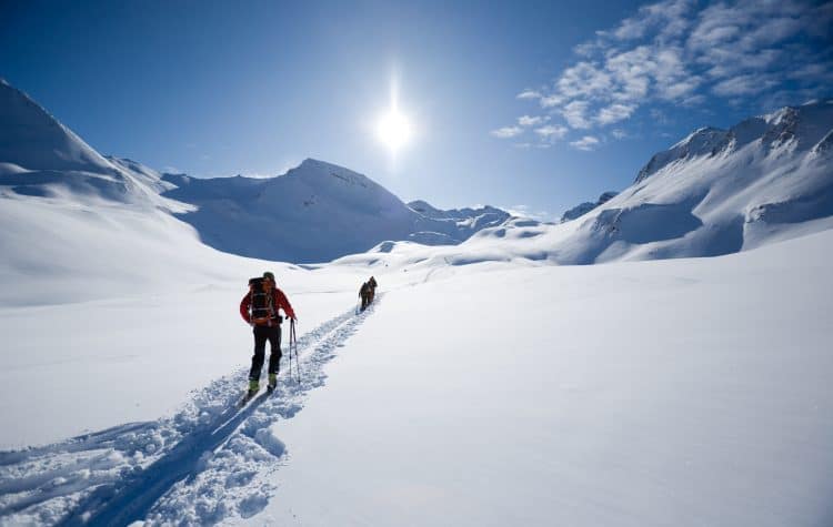 A-estação-de-esqui-mais-badalada-da-França-também-é-ideal-para-a-prática-de-trekking-snowmobile-e-outras-diversas-atividades-na-neve.-750x475