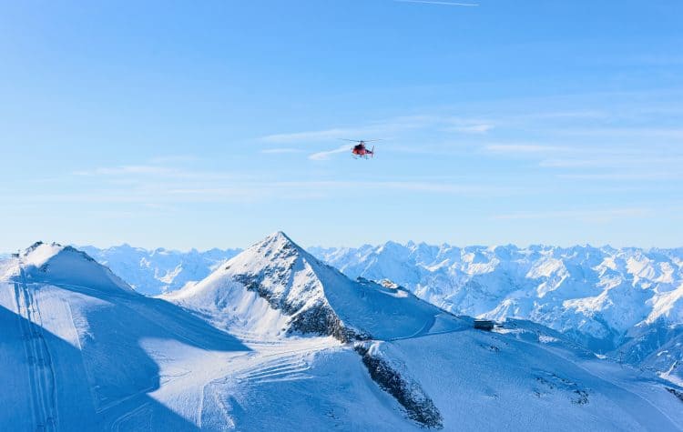 Para-uma-perspectiva-mais-diferente-dos-Alpes-um-passeio-romântico-de-helicóptero-não-pode-ficar-de-fora-do-roteiro.-750x475