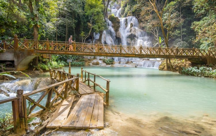 Em-Luang-Prabang-estão-algumas-das-atrações-naturais-mais-belas-do-sudoeste-asiático-como-as-cachoeiras-de-Kuang-Si.-750x475
