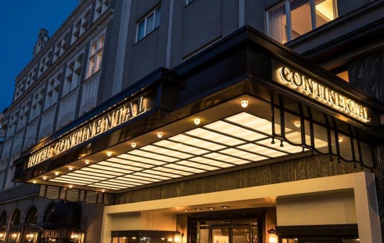 O-elegante-Hotel-Continental-está-situado-no-coração-da-cidade-e-mantém-sua-tradição-desde-o-início-do-século-20.-750x475