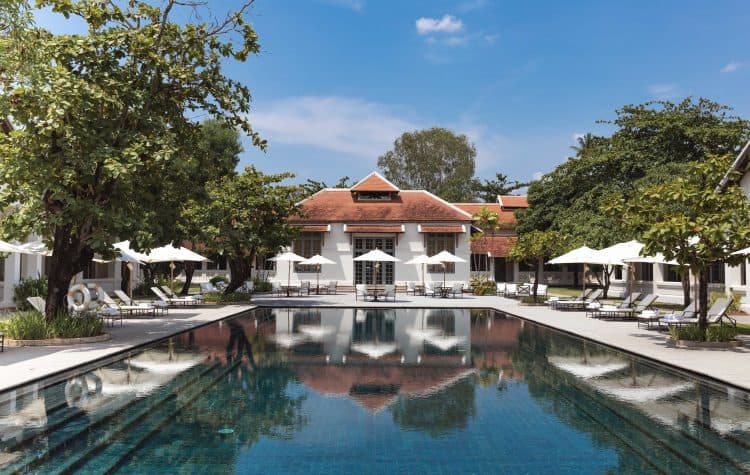 O-hotel-Amantaka-em-Luang-Prabang-está-instalado-em-uma-propriedade-histórica-rodeada-por-áreas-verdes.-750x475