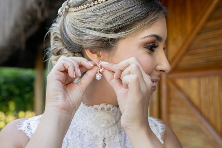 casamento-Taina-e-Hugo-Itapororoca-Villa-Trancoso-Patricia-Galvao-Sotter-Fotografia-Making-Of263-712x475