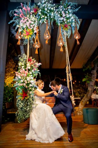 casamento-Taina-e-Hugo-Itapororoca-Villa-Trancoso-Patricia-Galvao-Sotter-Fotografia-festa957balanco-317x475