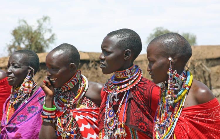 A-Reserva-Nacional-Masai-Mara-também-abriga-a-tribo-do-povo-Masai-o-que-permite-aos-visitantes-maior-proximidade-da-autêntica-cultura-queniana.-750x475