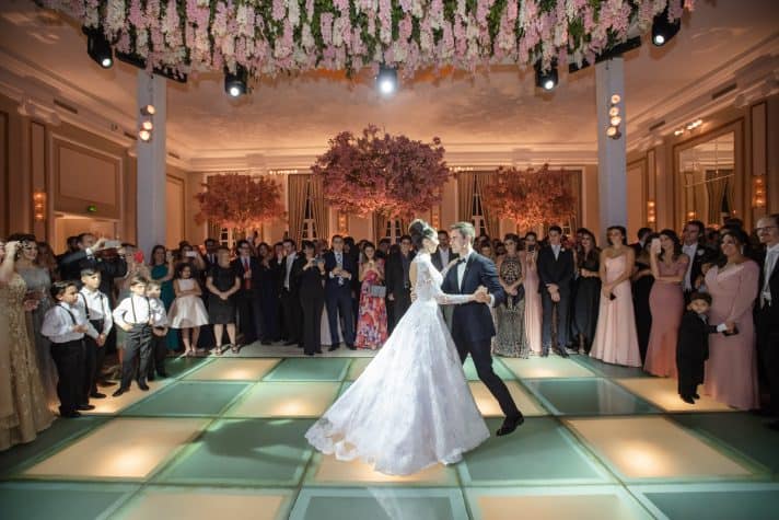 casamento-Patricia-e-Thiago-Copacabana-Palace-Daniel-Curz-A-Roseira-Paula-Rocha-Marina-Fava-festa1487-Patricia-e-Thiago-MFF_1647-712x475