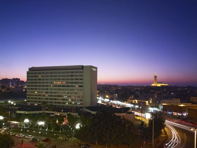 O-Hyatt-Regency-Casablanca-está-instalado-no-centro-da-cidade-proporcionando-vistas-para-ícones-como-a-Mesquita-Hassan-II-e-a-United-Nations-Square.-633x475