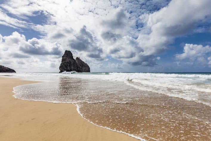 Praia-em-Fernando-de-Noronha-708x475