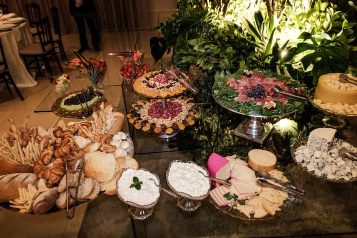 Casamento-Thaiana-e-Rafael-no-Parana—-Fotografia-Mansano-decor-buffet-713x475